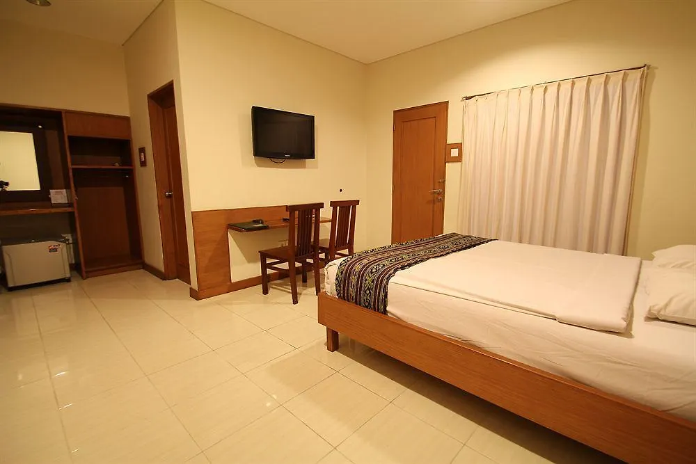 Paradiso Beach Inn Кута