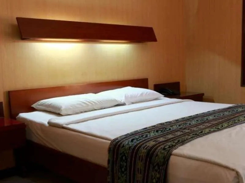 Отель Paradiso Beach Inn Кута