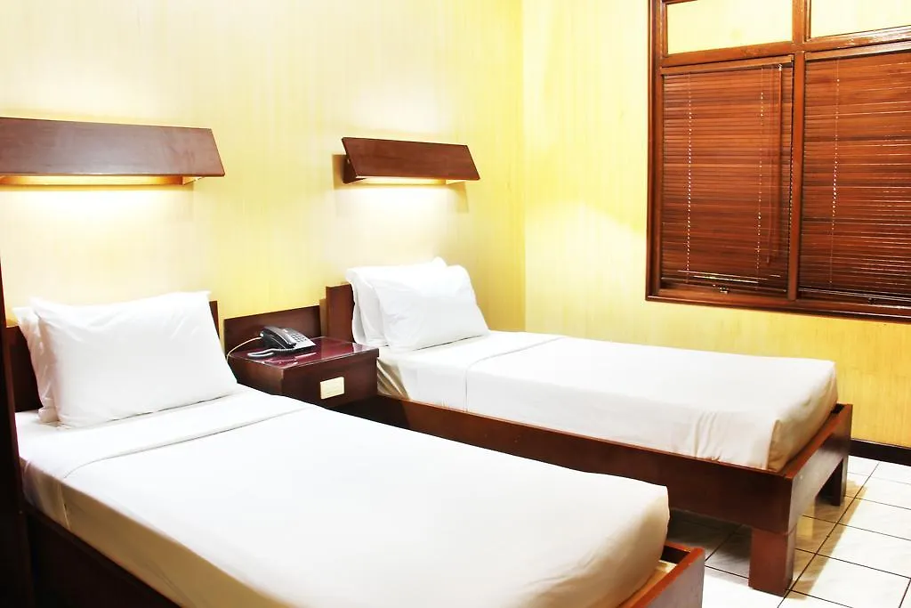 Paradiso Beach Inn Кута 2*,