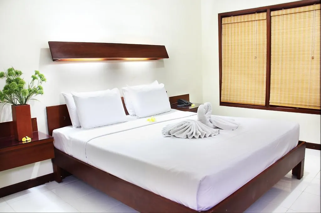 Paradiso Beach Inn Кута Отель