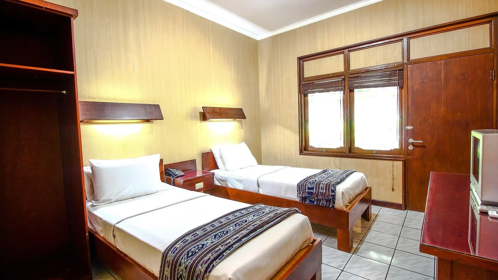 Paradiso Beach Inn Кута
