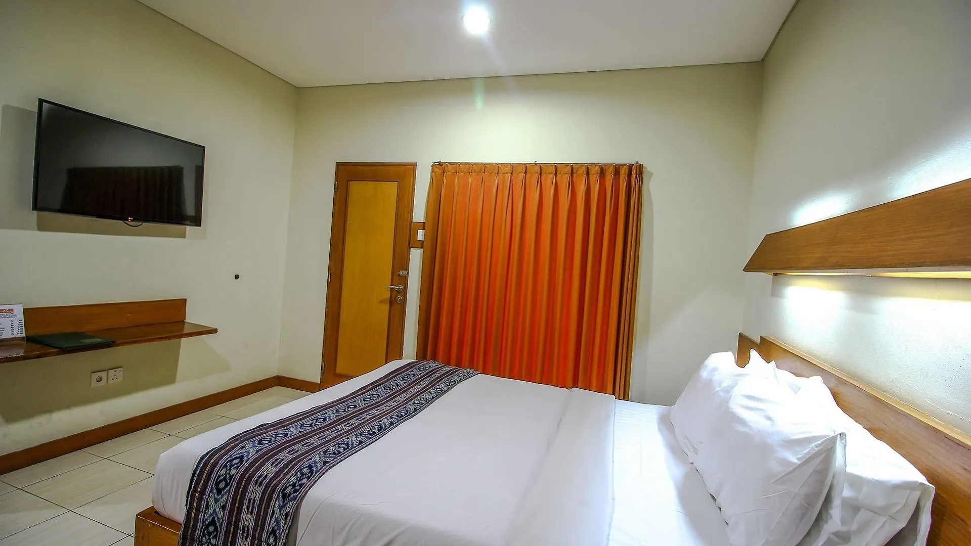 Отель Paradiso Beach Inn Кута